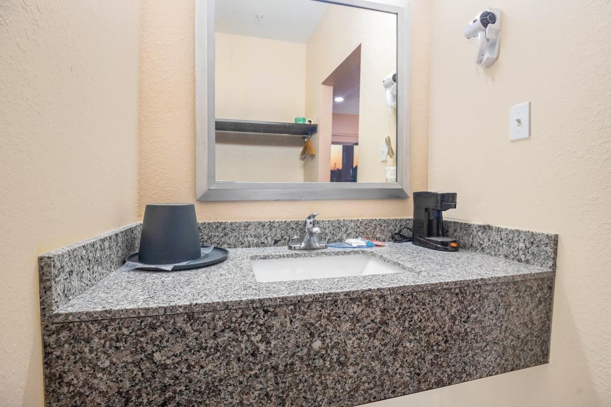Oyo Hotel Adairsville Calhoun South I-75 מראה חיצוני תמונה